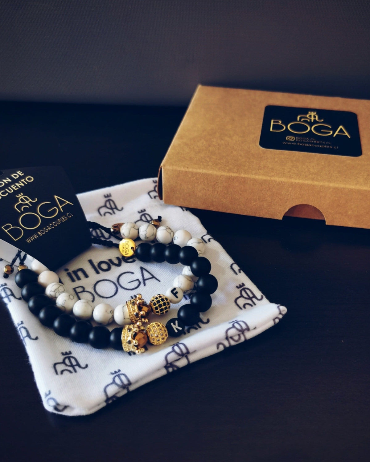 Coronas de Distancia Premium con Iniciales.