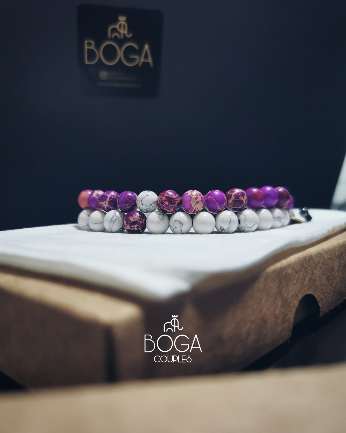 Pulseras de Distancia Jaspe Violeta y Howlita Blanca.