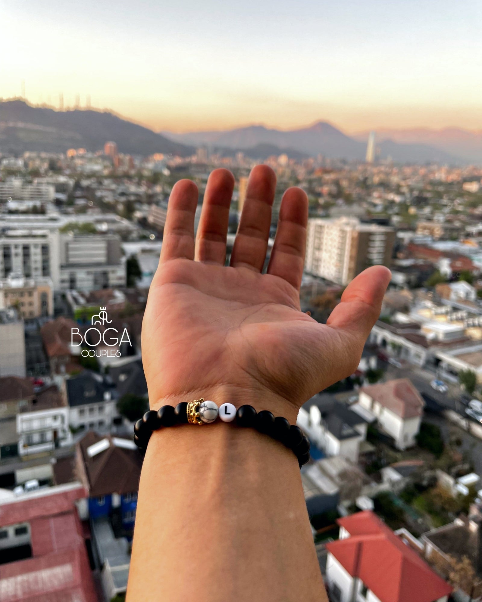 Pulsera Corona de Distancia Onix con Inicial