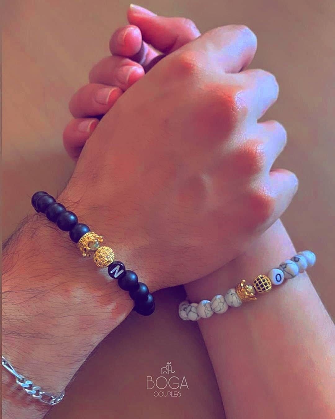 Coronas de Distancia Premium con Iniciales.