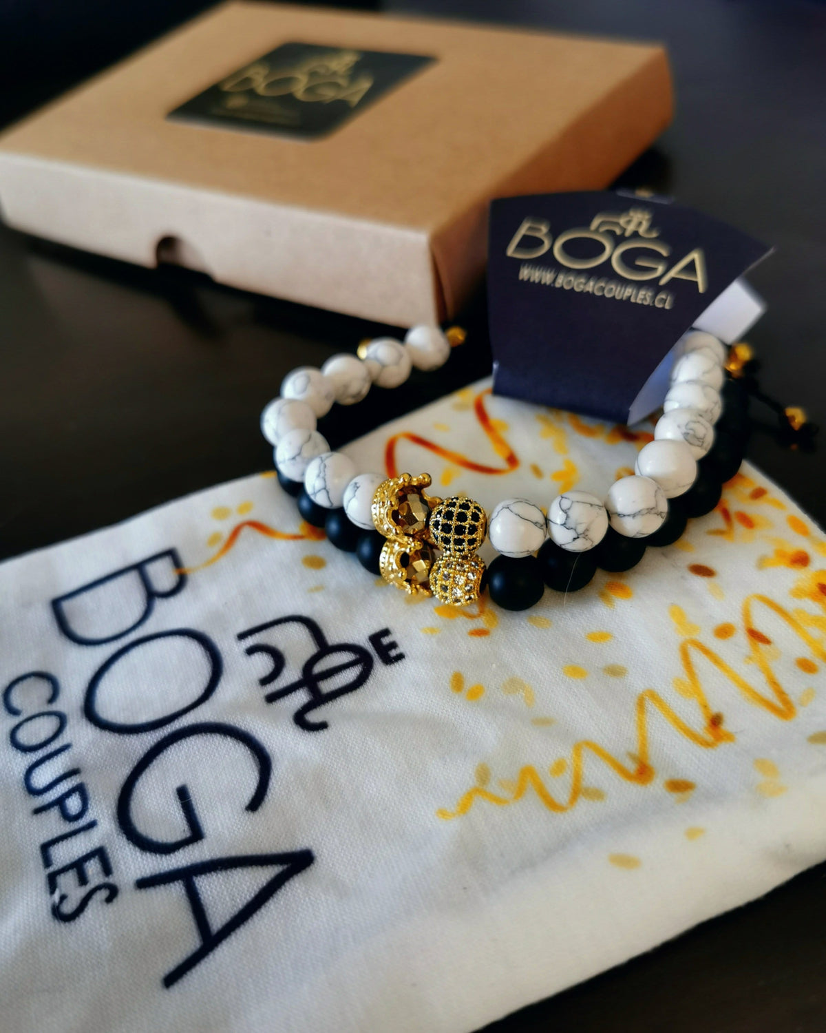 Coronas de Distancia Premium con Iniciales.