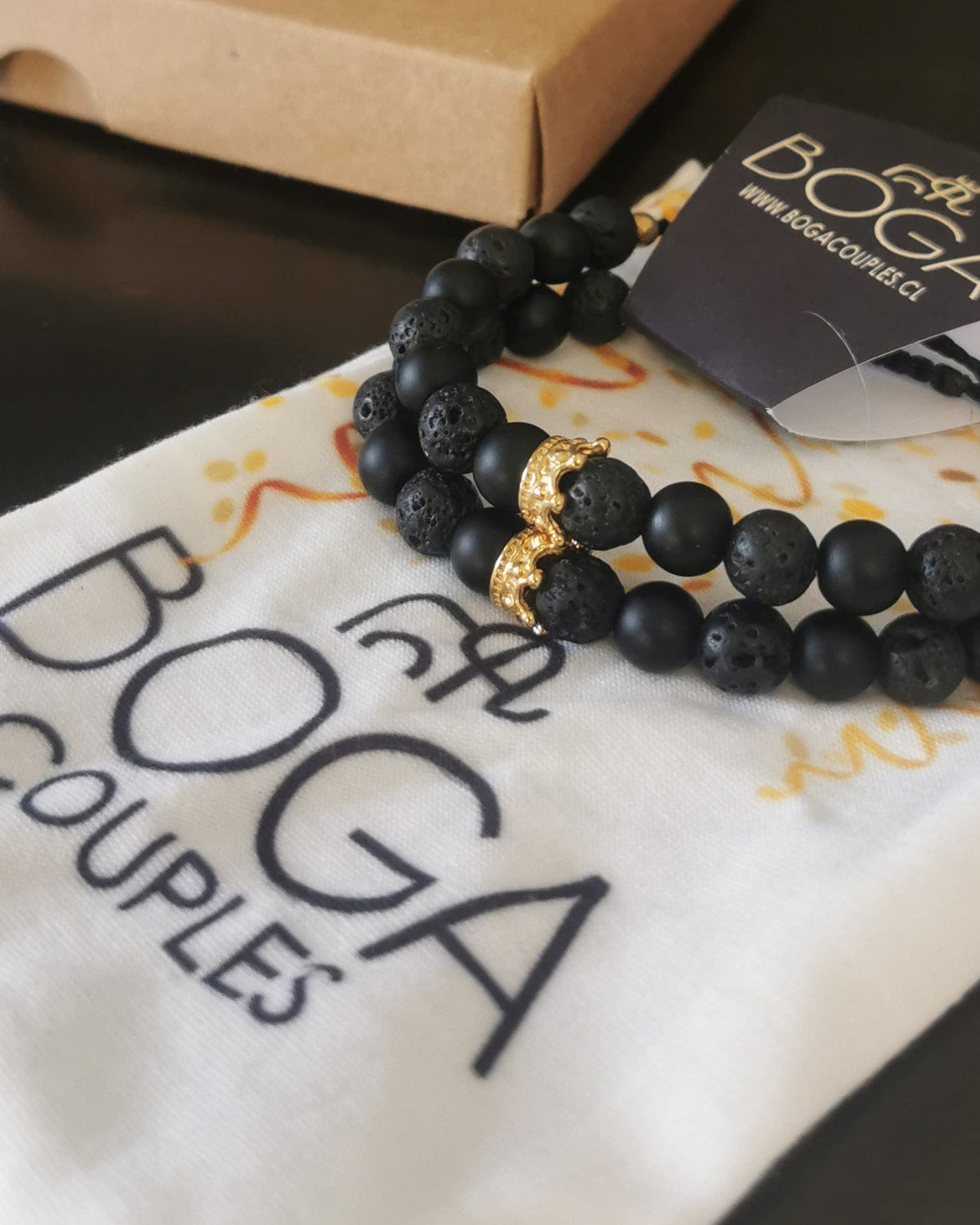 Pulseras Elegant Crown Onix y Volcanica.